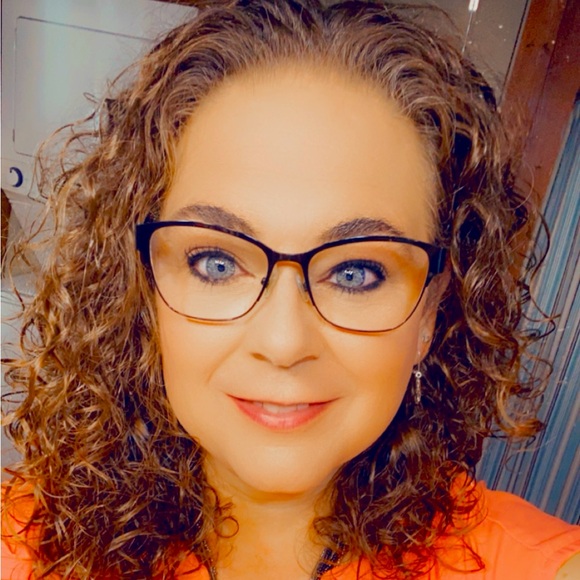 Meet your Posher, Kristie - Picture 2 of 2